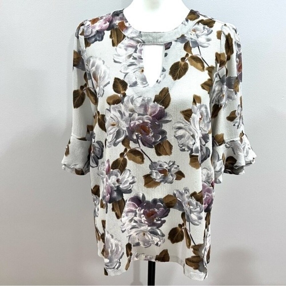 Jodifl beautiful gray floral top size small